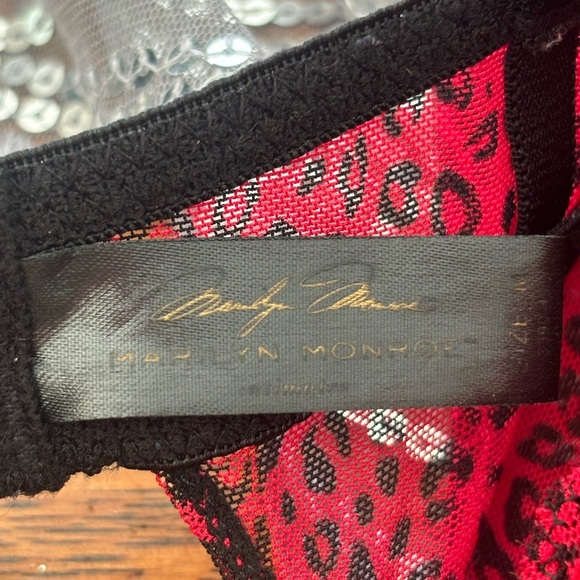 Marilyn Monroe Red and Black Leopard Chemise - Picture 7 of 7